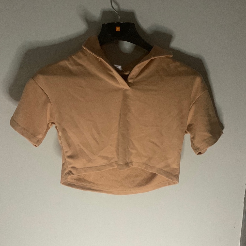 Love Streak cropped popped collar tee extra small tan.